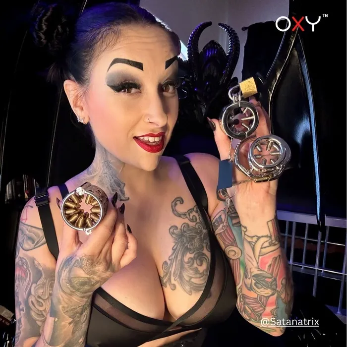 Kalis Teeth Long Teeth Femdom CBT device Oxyshop Vibrators